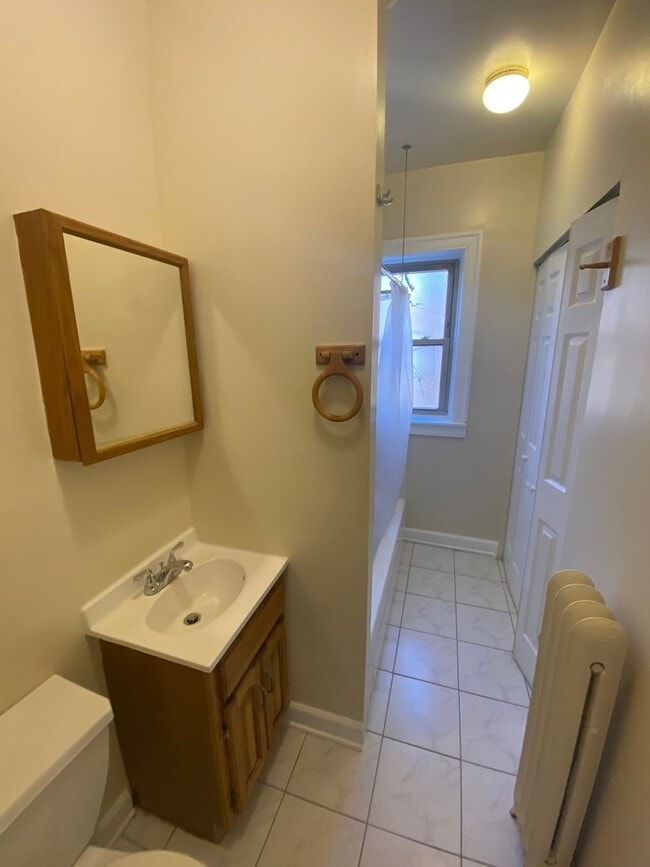 Building Photo - 1341 W Touhy Ave