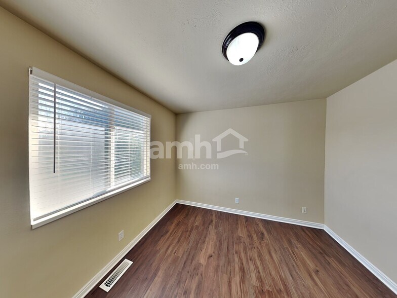 Building Photo - 1526 N 250 W