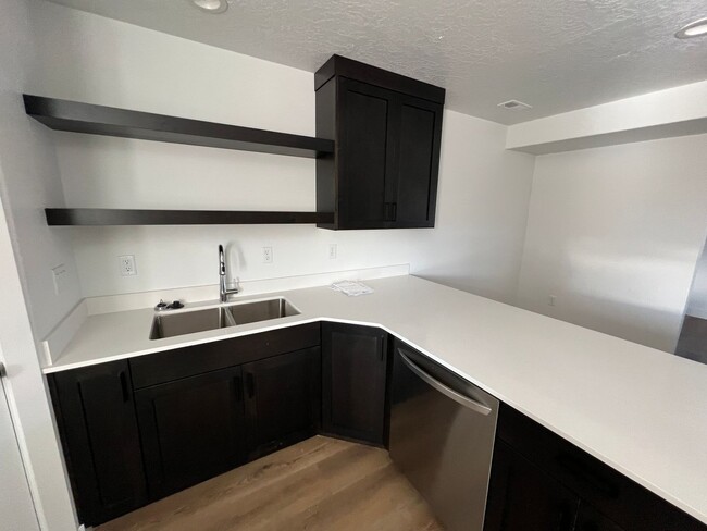 Building Photo - Brand NEW Cedar City Townhome! 6 month lea...