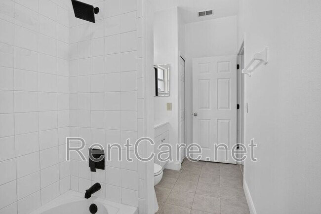 Building Photo - 121 Aurelia Ct