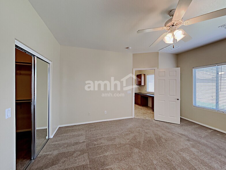 Building Photo - 850 W Vineyard Plains Dr