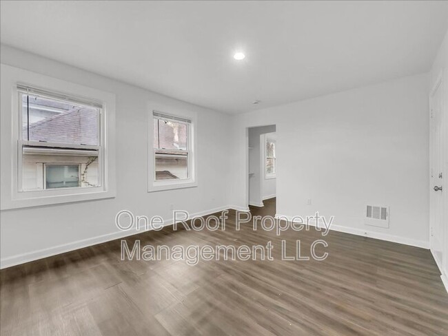 Building Photo - 324 N Hardesty