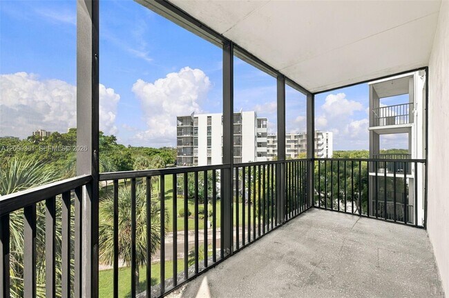 Building Photo - 3475 N Country Club Dr