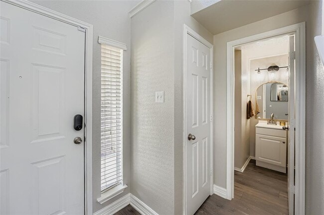 Building Photo - 1505 Tea Leaf Dr