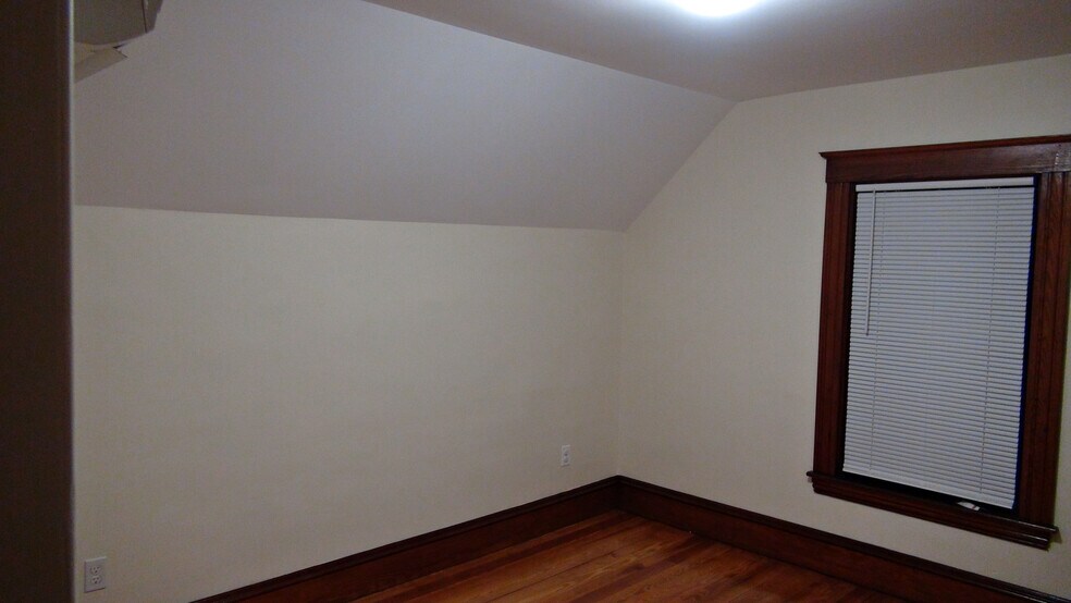 3rd floor front bedroom with A/C - 46 Chandler St