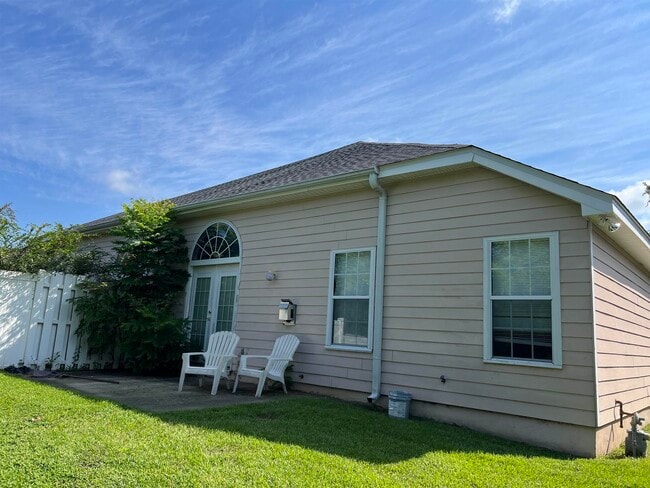 Building Photo - 1060 Kingdom Dr