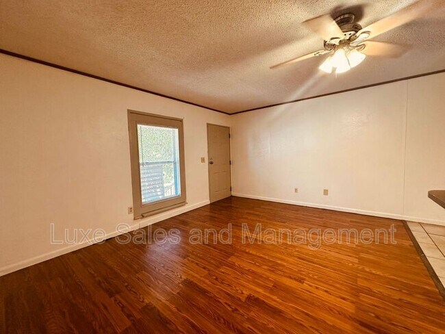 Building Photo - 4110 N Drexel Blvd