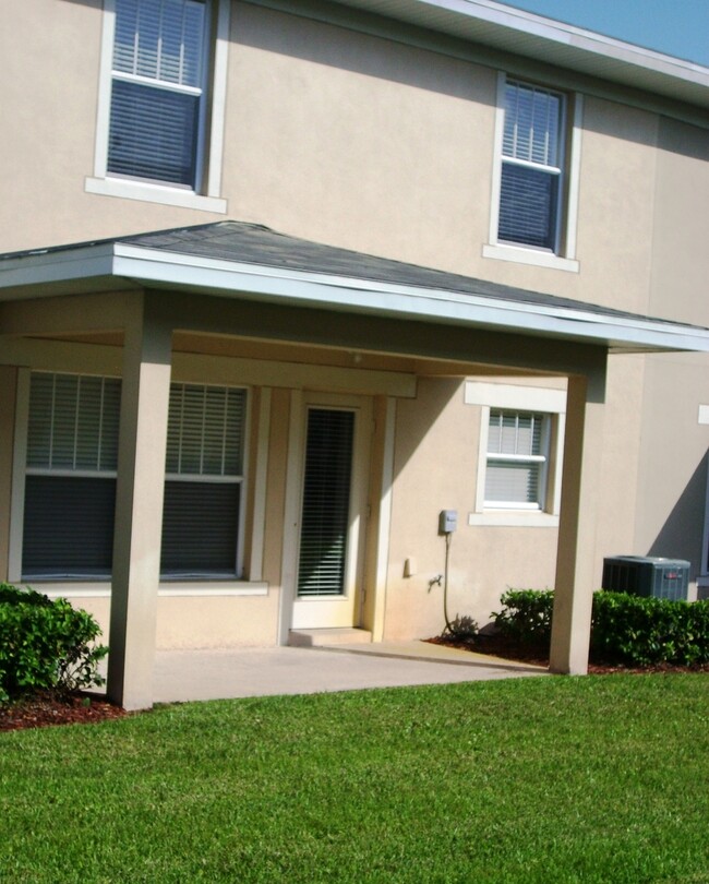 Building Photo - Lakeside - Kissimmee Community!