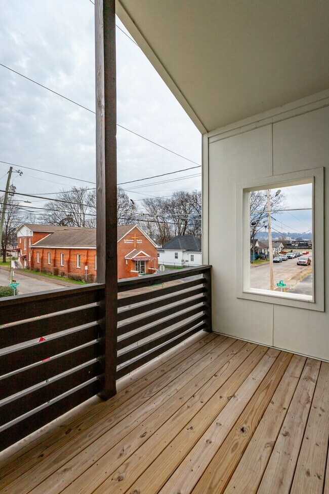 Building Photo - 1124 Garfield St