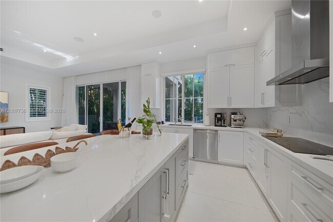 Building Photo - 6901 Veronese St