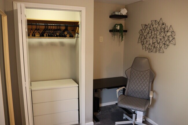 Building Photo - 946 32nd Ave N