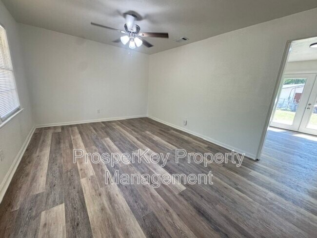 Building Photo - 5004 Kingston Dr