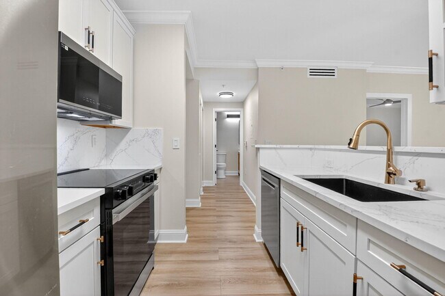 Building Photo - 630 S Sapodilla Ave