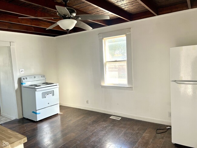 Building Photo - 231 E South C St