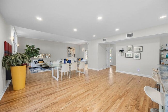 Building Photo - 5600 Blueridge Ct