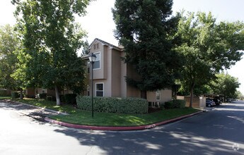 Building Photo - Sierra Ridge in Clovis, California. The perfect place to call home!