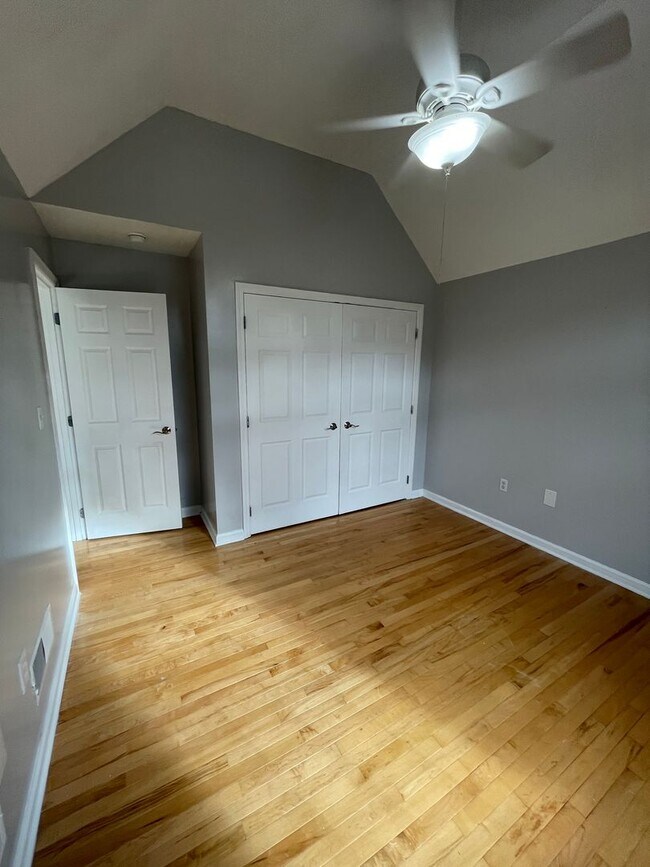 Building Photo - 1513 King Henry Dr