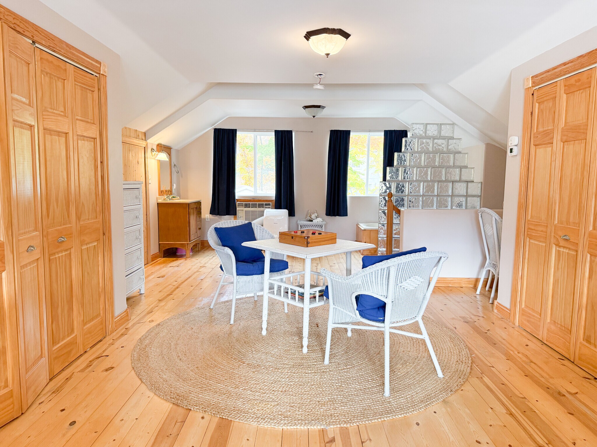 Building Photo - 440 S Peninsula Ln