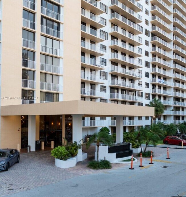 Building Photo - 290 174 Street, Unit 417, Sunny Isles Beach