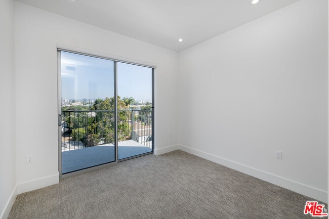 Building Photo - 2600 S Sepulveda Blvd