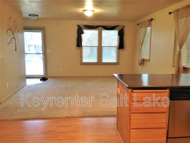 Building Photo - 11637 S Kestrel Rise Rd