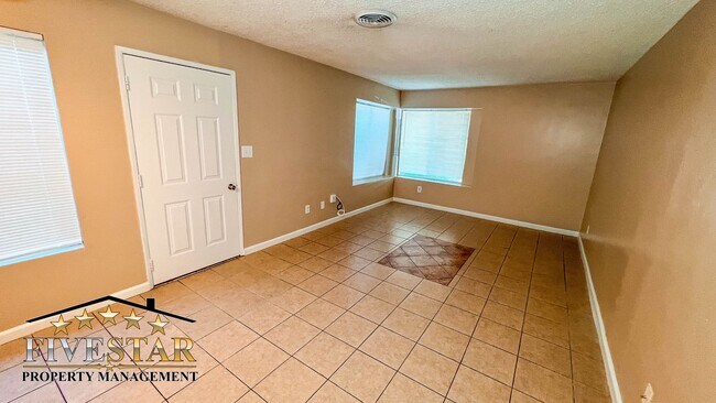 Building Photo - 117 Universe Ave