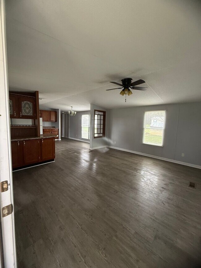 Building Photo - 232 White Rd