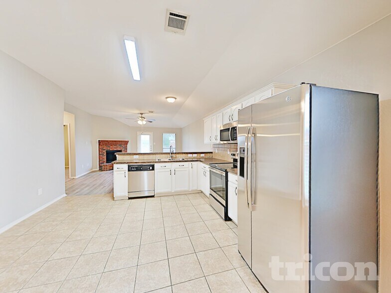 Building Photo - 626 Chapman Dr