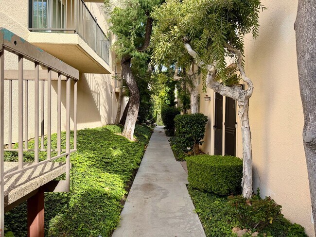 Building Photo - 2 Bed | 2 Bath Condo Near Pepperdine University – Gated Community with Ocean Views