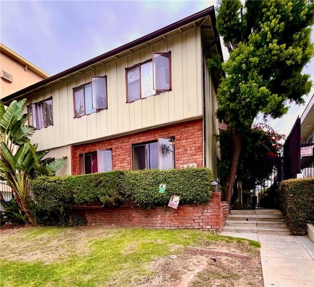 Building Photo - 208 S Mariposa Ave