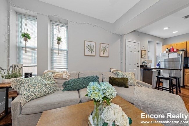 Building Photo - 16 Sewall St