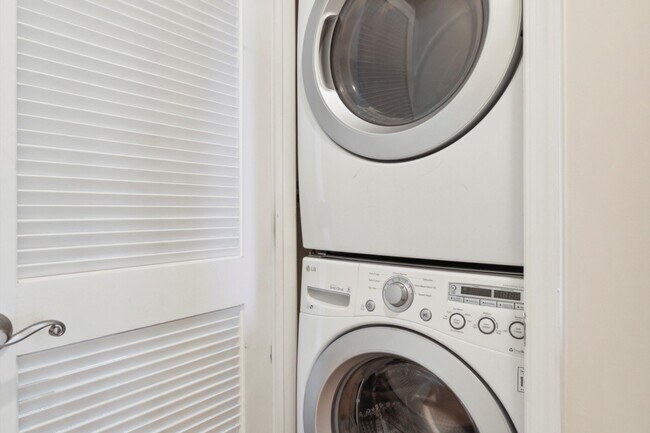 Building Photo - 1832 W Montgomery Ave