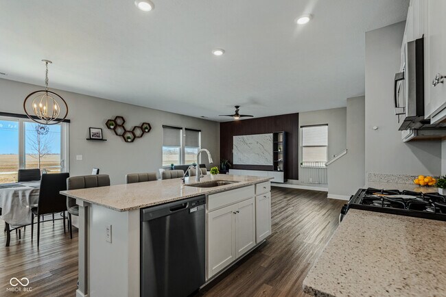 Building Photo - 144 Bluestem Ln