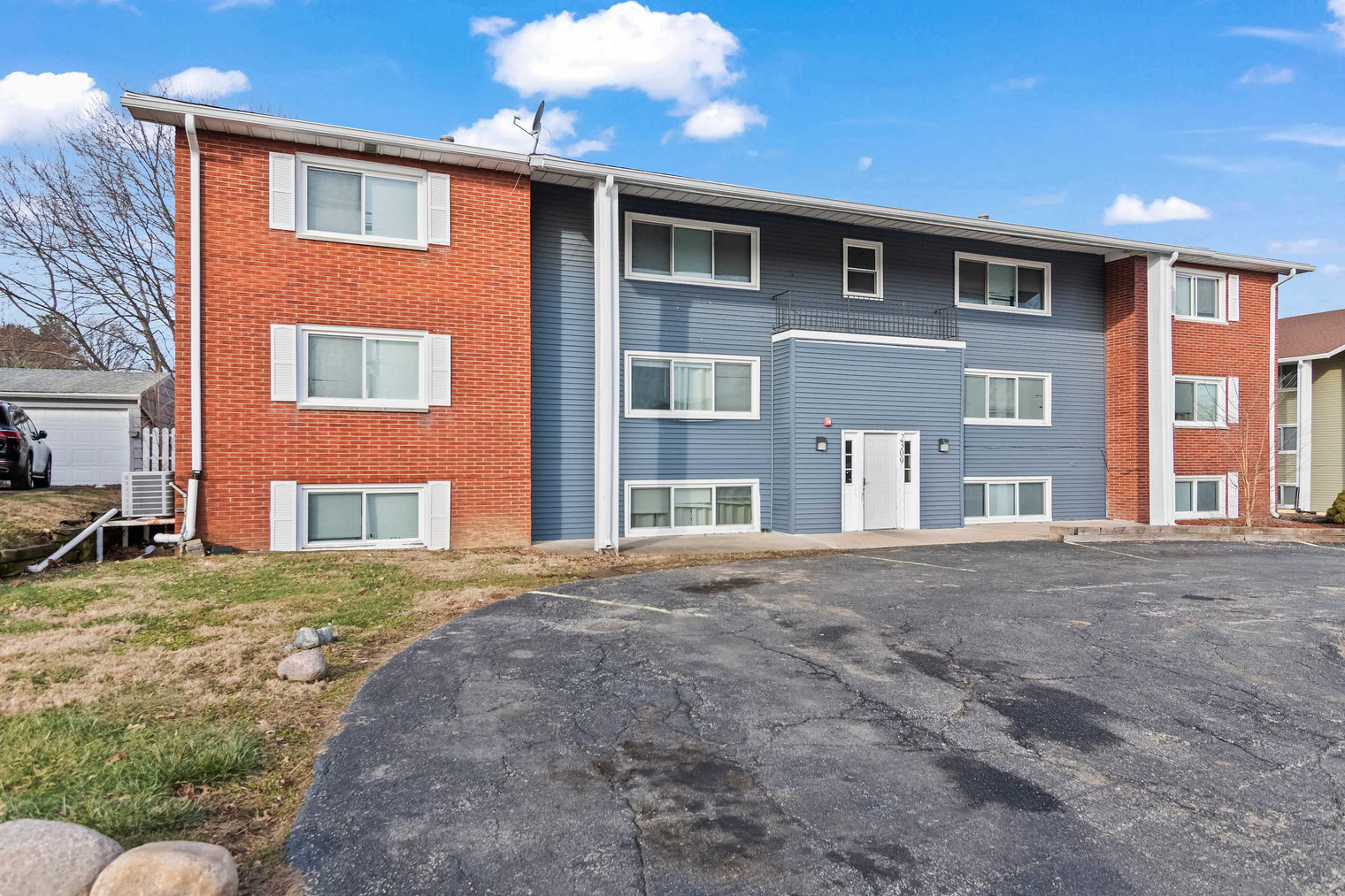 Building Photo - 2309 Cherry Hills Dr