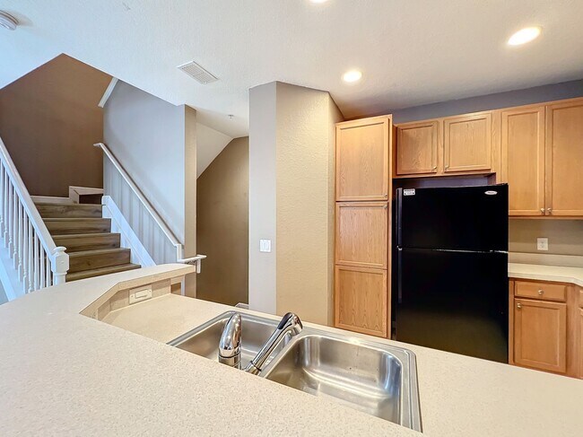 Building Photo - LUXURY 3 Bedroom / 2 Bath Townhome in a ga...