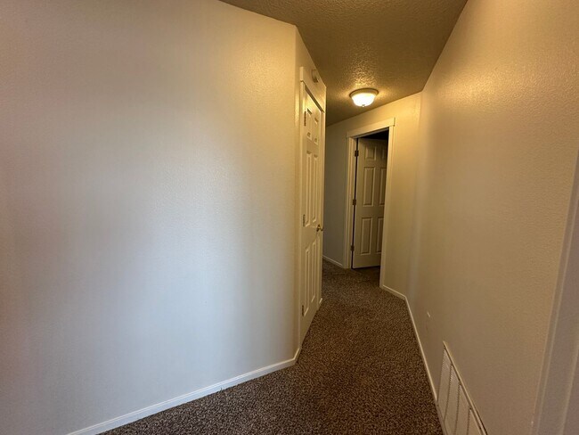 Building Photo - S0476