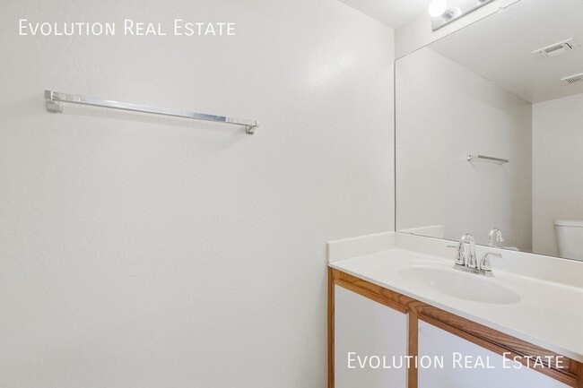 Building Photo - 455 S Mesa Dr
