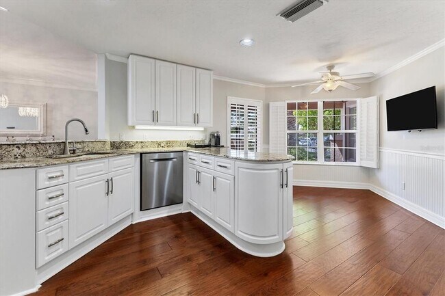 Building Photo - 1711 Starling Dr