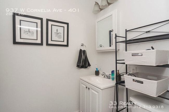 Building Photo - 937 W Cornelia Ave