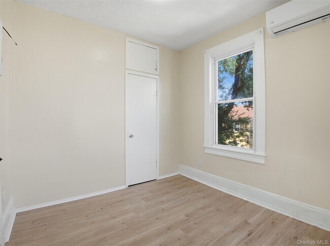 Building Photo - 406 S 3rd Ave