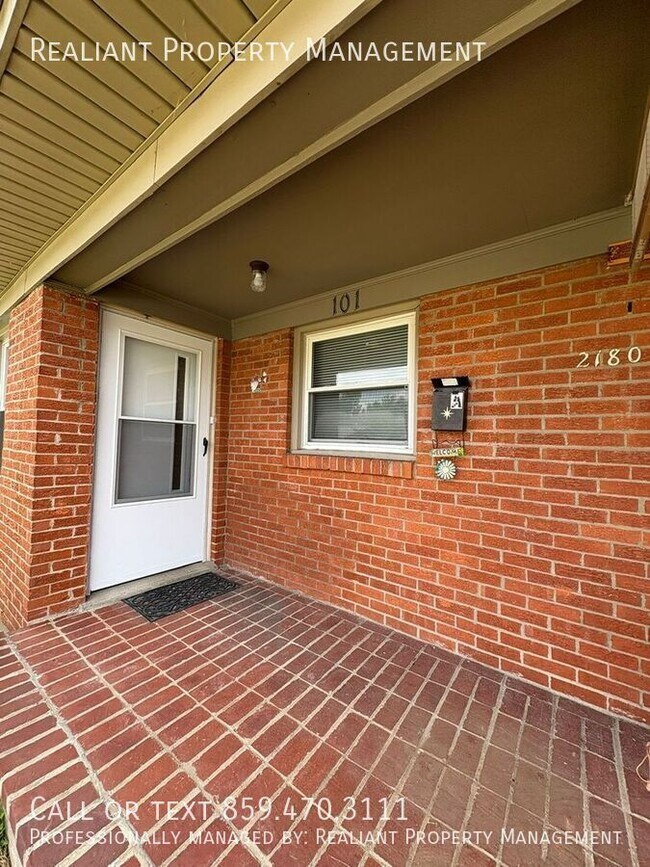 Building Photo - 2180 Winterberry Dr