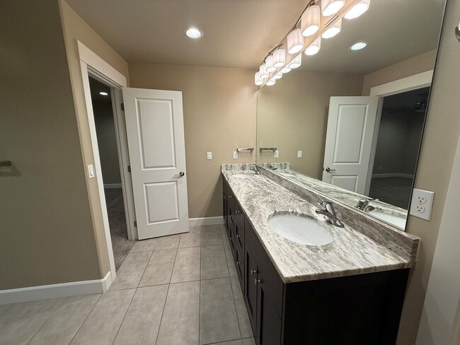 Building Photo - 15081510