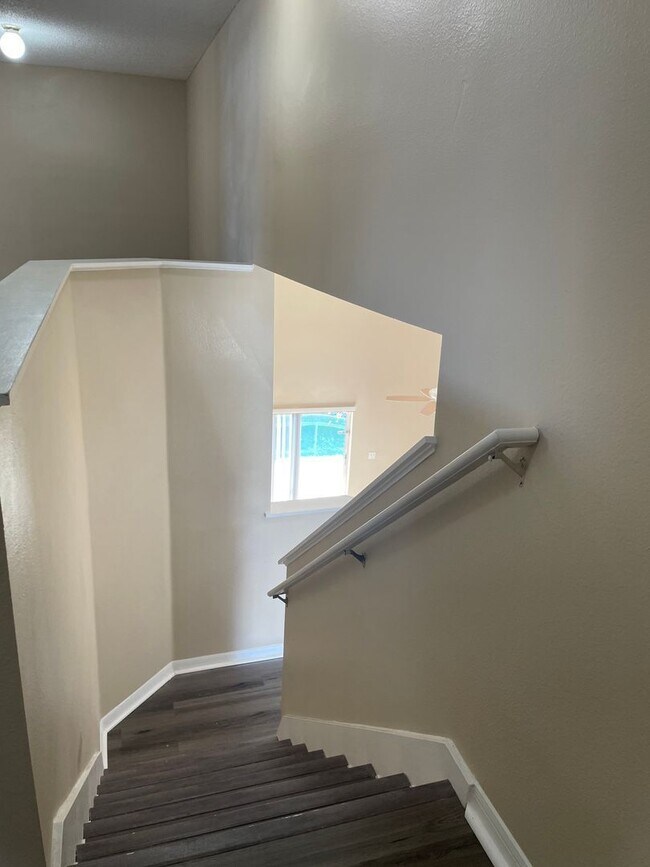 Building Photo - 421 Lockbreeze Dr