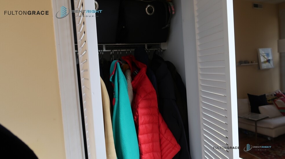 Building Photo - 1443 N Bosworth Ave