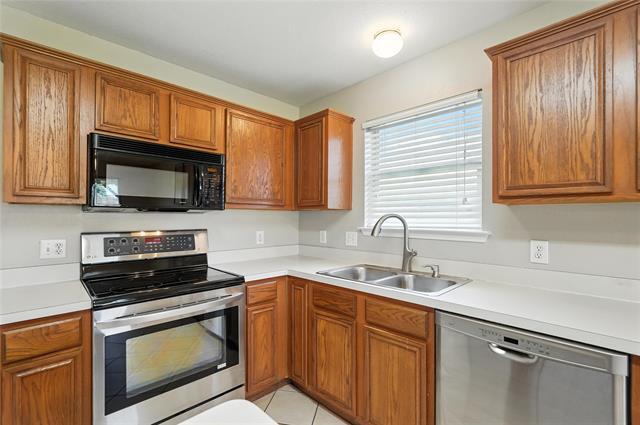Building Photo - 1516 Marti Dr