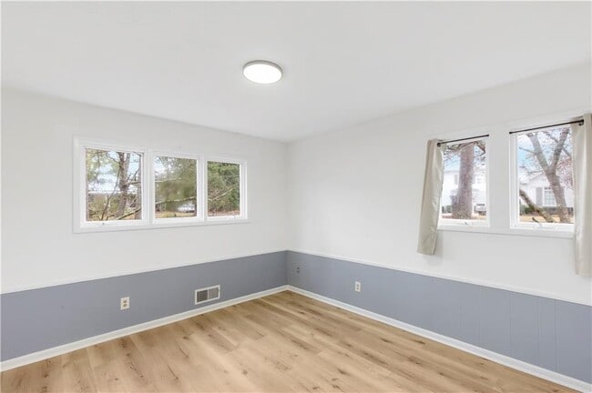 Building Photo - 264 Jones Dr