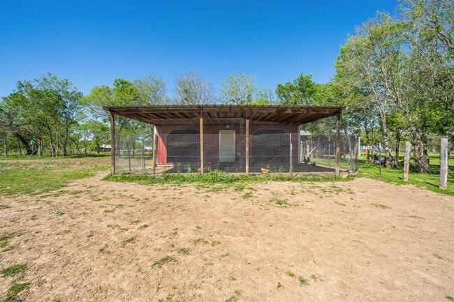Building Photo - 381 FM86