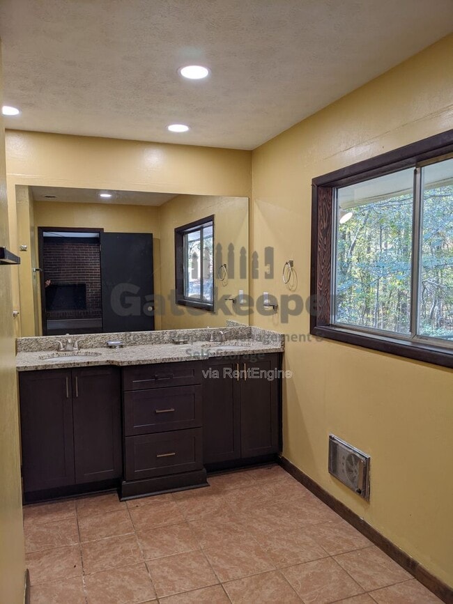 Building Photo - 163 Old Norton Rd