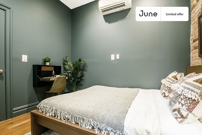 Building Photo - Private bedroom in 3 bed/2 bath Home