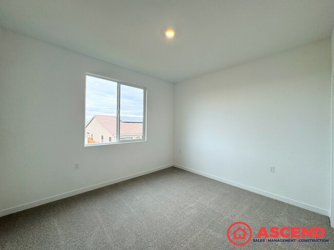 Building Photo - MOVE IN SPECIAL!!! Stunning Home with MIL ...